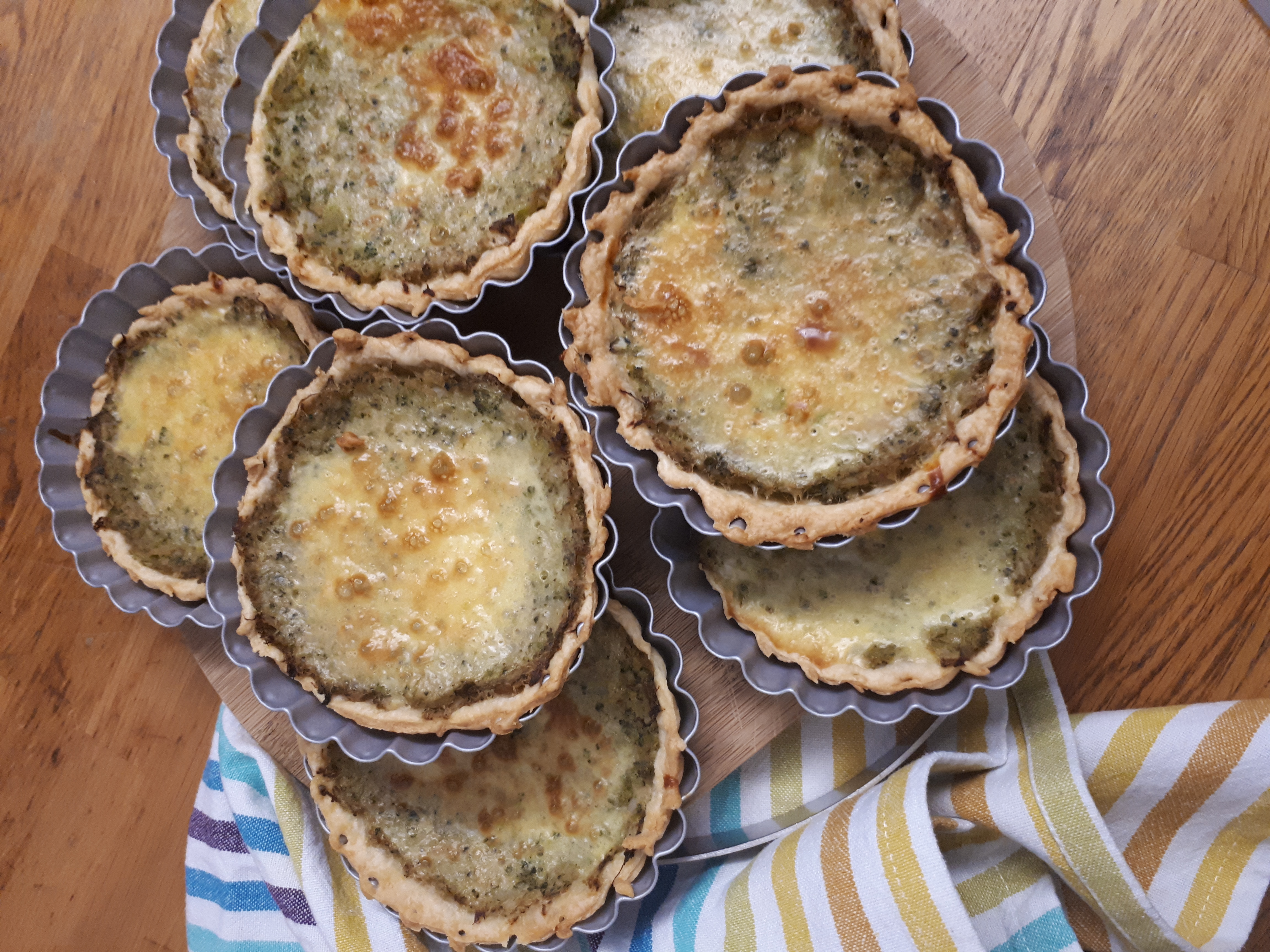 MINI TORTE SALATE di SCAROLA, TALEGGIO e NOCCIOLE