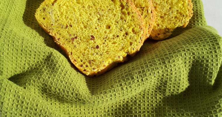 PANE ALLA CURCUMA E SEMI DI LINO