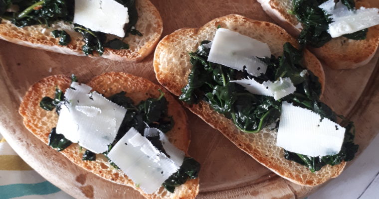 CROSTONI DI CAVOLO NERO E PECORINO