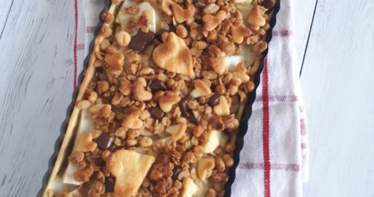 Sogliata di mele con crumble di biscotti e cioccolato